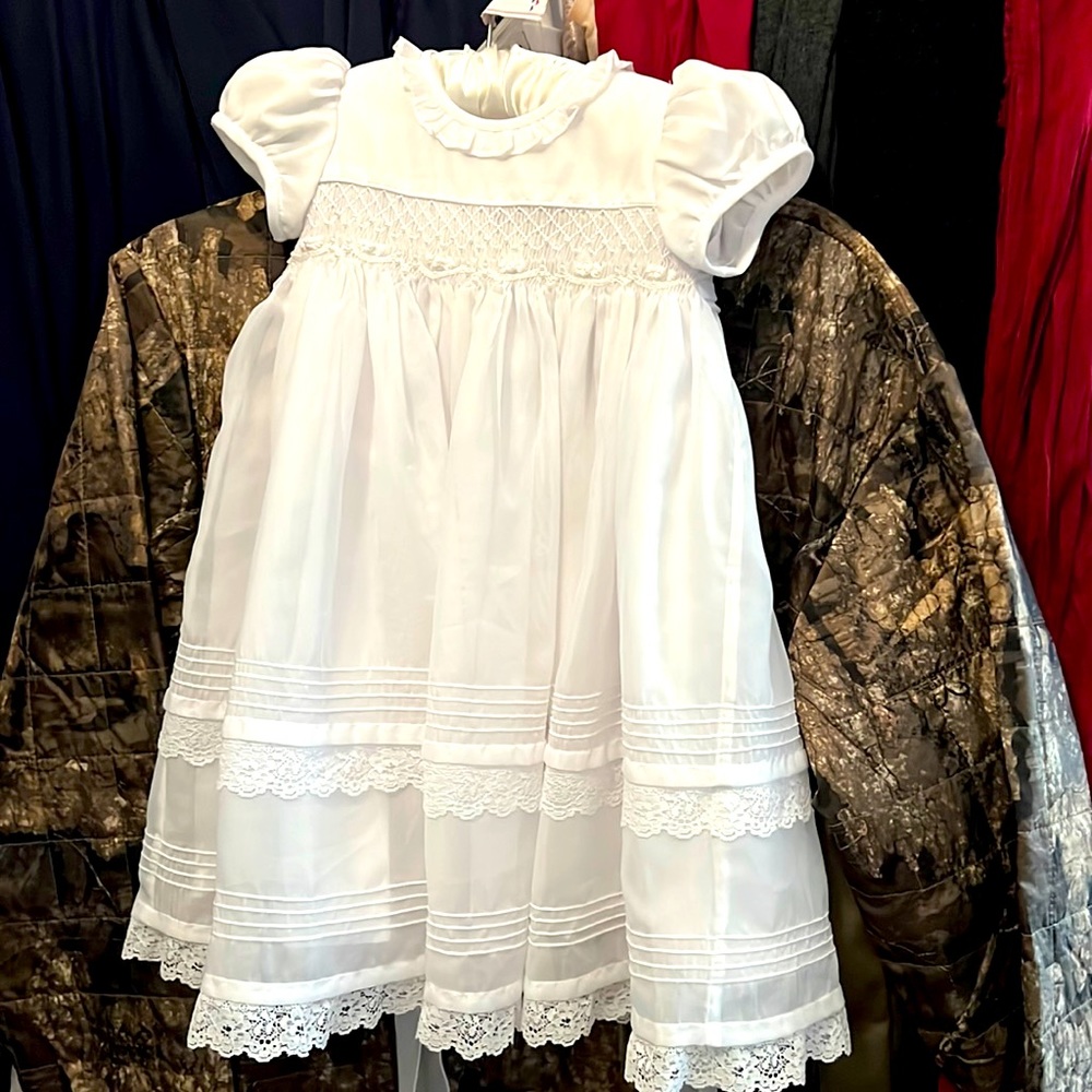 Will’Beth Christening gown. Worn once. Perfect condition. Ankle length 9months